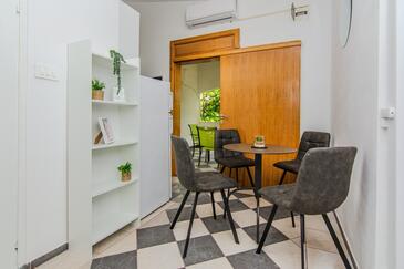 Lejlighedens parkeringsplads Vir - 24560