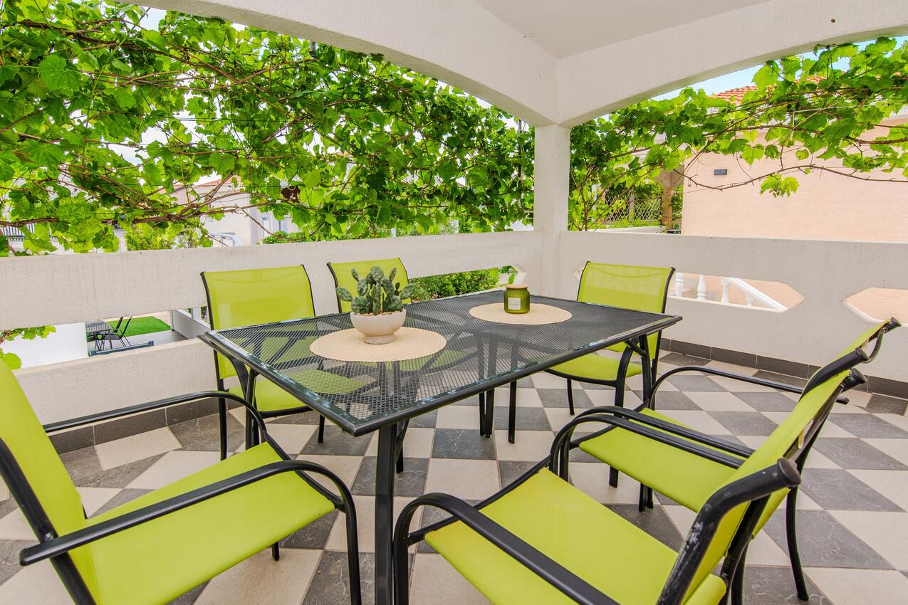 Lejlighedens parkeringsplads Vir - 24560