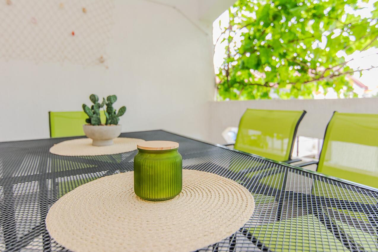 Lejlighedens parkeringsplads Vir - 24560