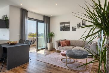 Novigrad, Obývací pokoj v ubytování typu apartment, s klimatizací a WiFi.