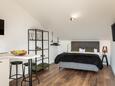 Novigrad, Camera da letto   nell'alloggi del tipo studio-apartment, condizionatore disponibile e WiFi.