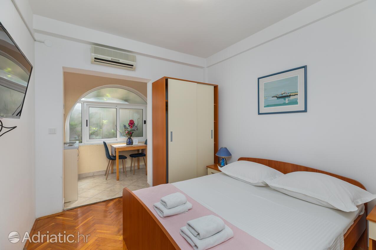 Ferienwohnungen mit Parkplatz Makarska - 24562
