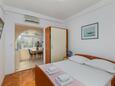 Makarska, Спальня в размещении типа studio-apartment, доступный кондиционер и WiFi.