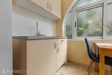 Leiligheter med parkering Makarska - 24562