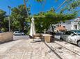 Makarska, Makarska, Двор 24562 - Апартаменты с галечным пляжем.