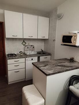 Vir, Kuhinja u smještaju tipa apartment, dostupna klima i WiFi.