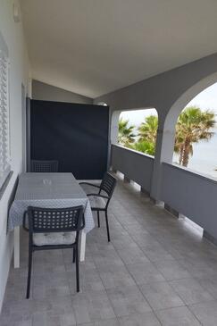 Apartmani uz more Vir - 24566