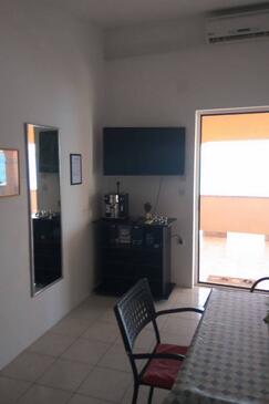 Vir, Dining room in the apartment, air condition available and WiFi.