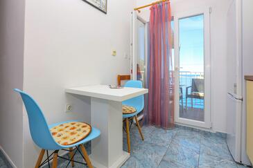 Ražanj, Sufragerie în unitate de cazare tip studio-apartment, WiFi.