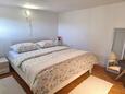 Pražnica, Bedroom 1 in the house, (pet friendly) and WiFi.