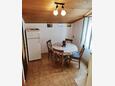 Mandre, Dining room in the apartment, (pet friendly) and WiFi.