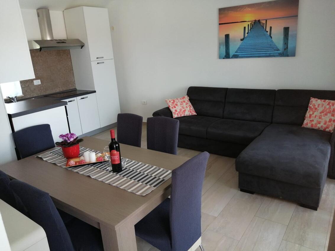Apartmanok és szobák parkolóhellyel Medulin - 24576