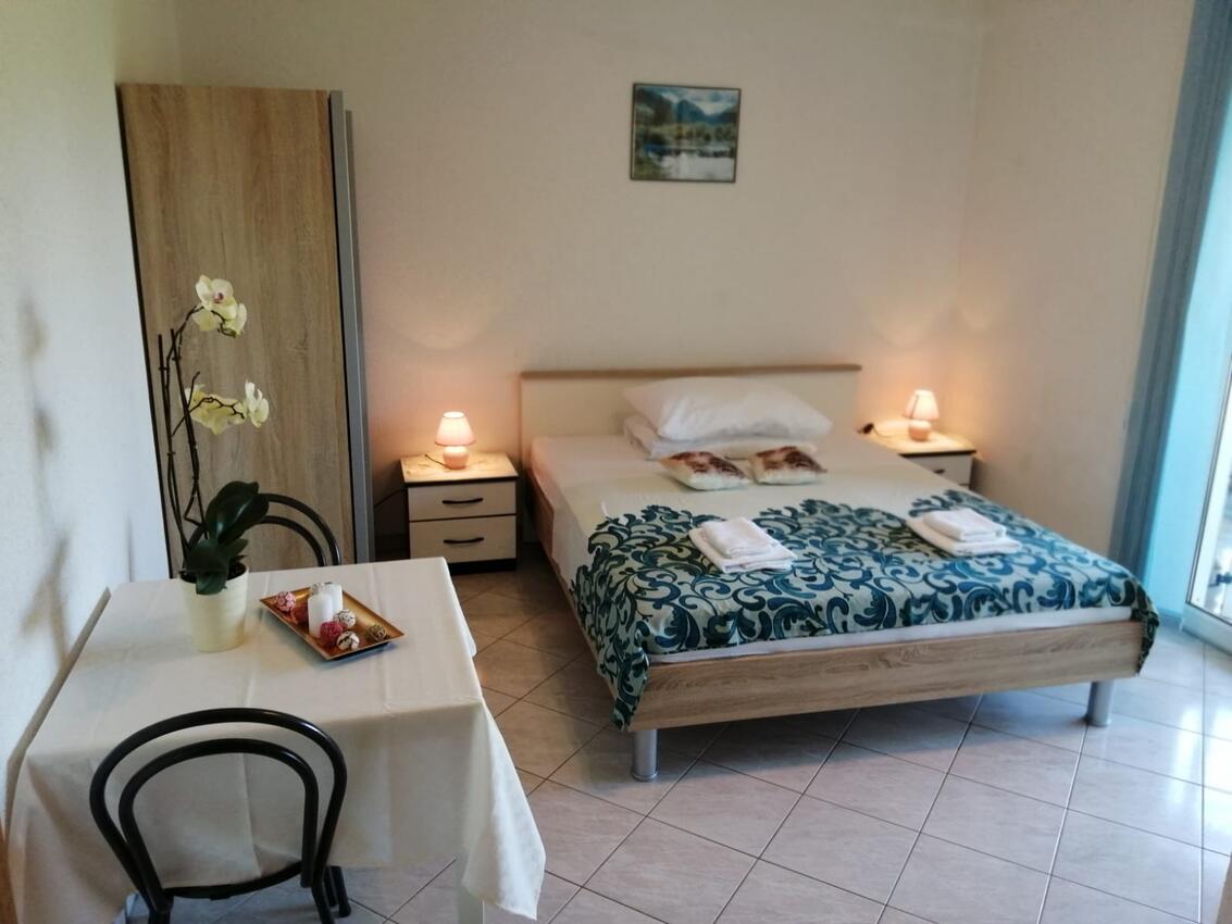 Apartments and rooms with parking space Medulin - 24576