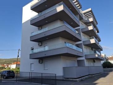 Seget Donji, Trogir, Imobil 24577 - Cazare cu plajă cu pietriș.