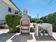Peruški, Marčana, Udvar 24578 - Apartmanok kavicsos stranddal.