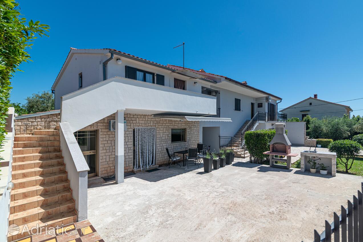 Appartamenti con parcheggio Peruski, Marzana - Marčana - 24578