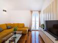 Biograd na Moru, Wohnzimmer in folgender Unterkunftsart apartment, Klimaanlage vorhanden und WiFi.