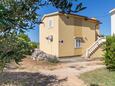 Privlaka, Zadar, Verft 24582 - Leiligheter med en steinete strand.