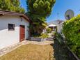 Privlaka, Zadar, Dvůr 24588 - Ubytování s kamenitou pláží.