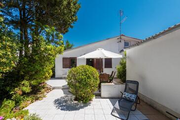 Privlaka, Zadar, Objekt 24588 - Ubytování s kamenitou pláží.