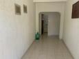 Lopar, Coridor în unitate de cazare tip apartment, animale de companie sunt acceptate şi WiFi.