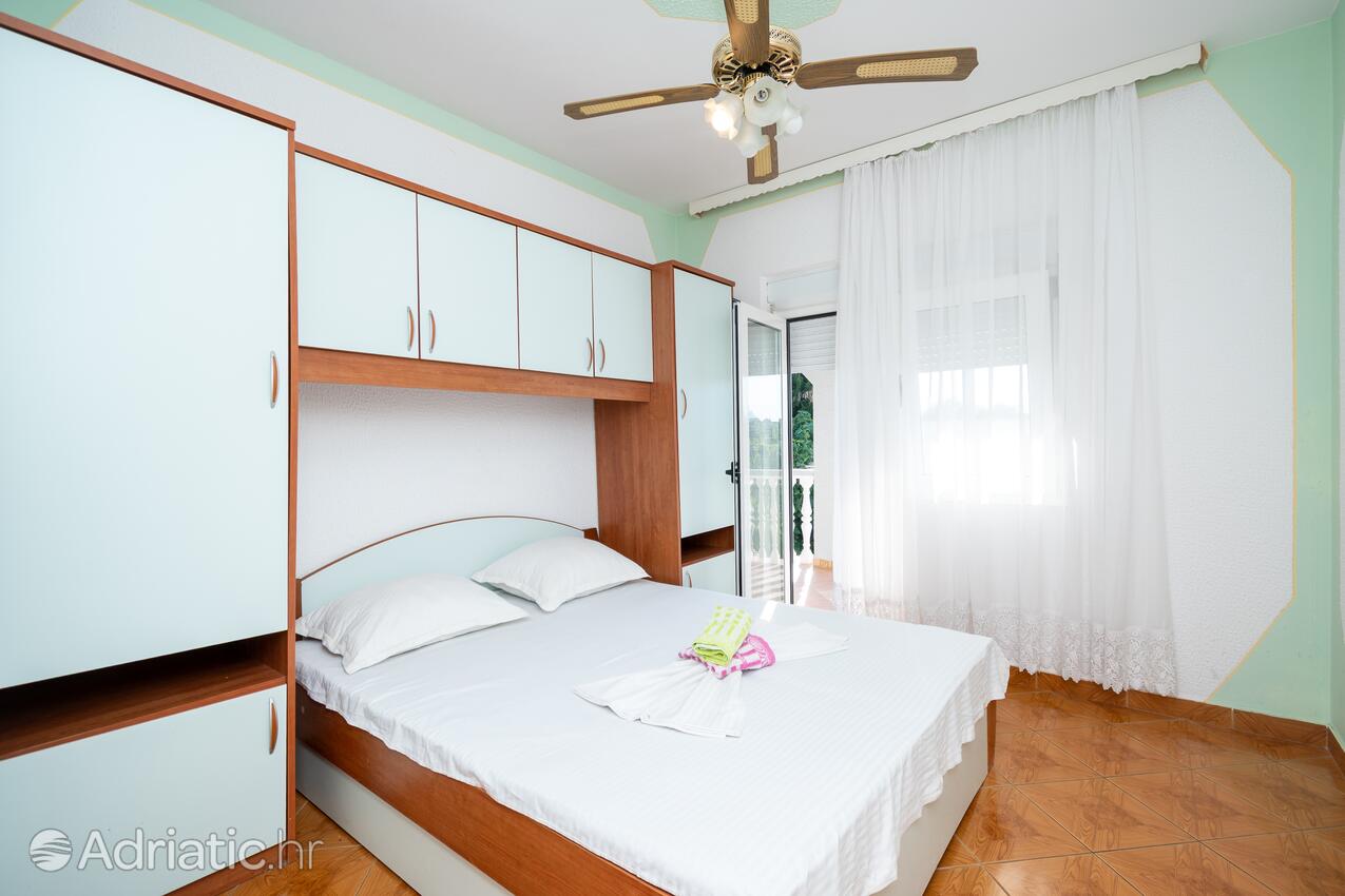 Apartments by the sea Sukošan, Zadar - 24601