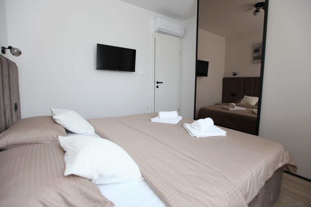 Apartmány s parkovištěm Trogir - 24605