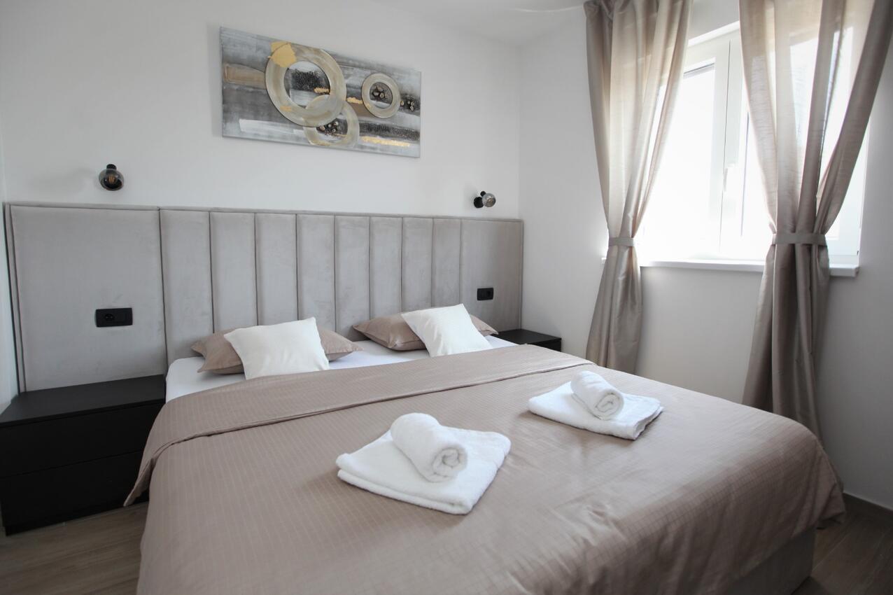 Apartmány s parkovištěm Trogir - 24605
