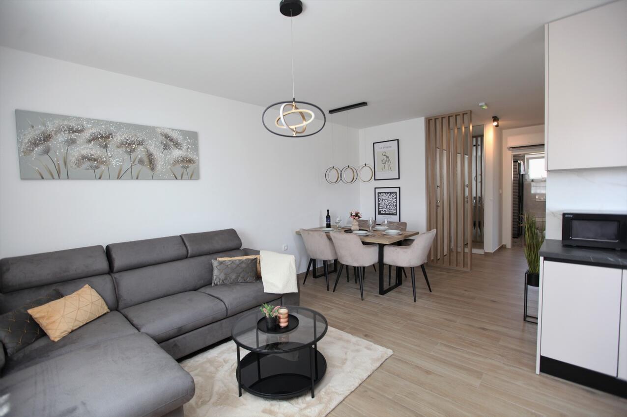 Apartmány s parkovištěm Trogir - 24605
