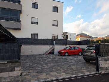 Trogir, Trogir, Propiedad 24605 - Apartamentos con una playa de guijarros.