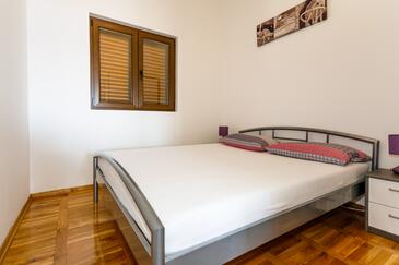 Ferienwohnungen mit Parkplatz Pinezici, Krk - 24610