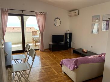 Ferienwohnungen mit Parkplatz Pinezici, Krk - 24610