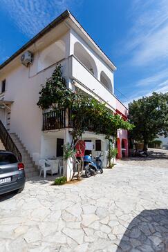 Pinezići, Krk, Objekt 24610 - Apartmaji s prodnato plažo.