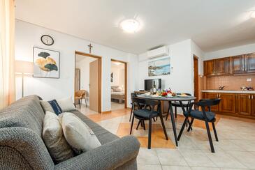 Ferienwohnungen mit Parkplatz Privlaka, Zadar - 24611