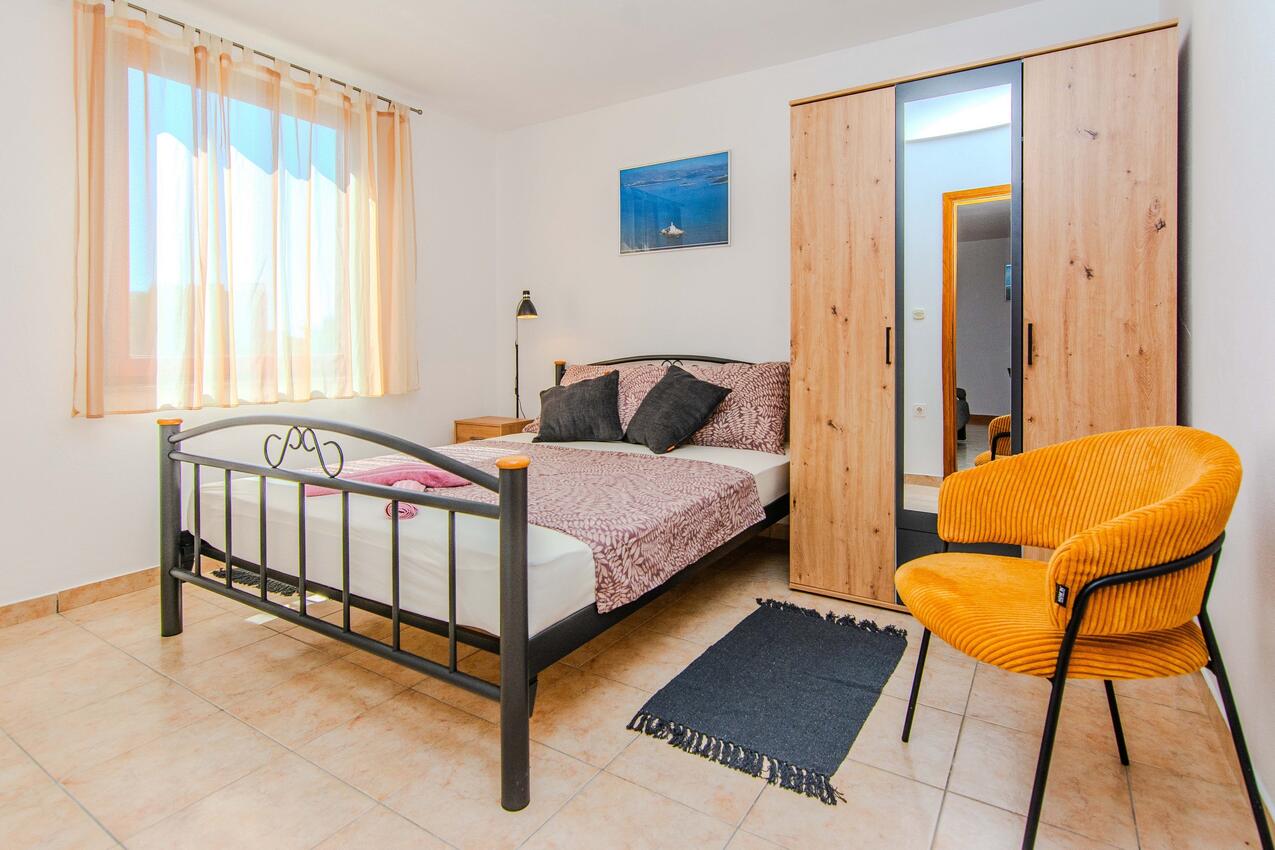 Appartamenti con parcheggio Sabunike, Zara - Zadar - 24611