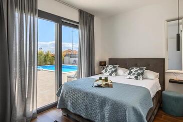 Kuća za obitelj s bazenom Novigrad - 24613