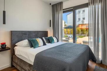 Kuća za obitelj s bazenom Novigrad - 24613