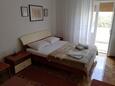 Banjol, Ložnice 2 v ubytování typu house, s klimatizací, domácí mazlíčci povoleni a WiFi.