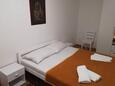 Banjol, Ložnice 4 v ubytování typu house, s klimatizací, domácí mazlíčci povoleni a WiFi.