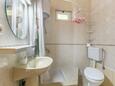 Igrane, Badkamer in accommodatietype apartment, WiFi.