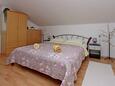 Kampor, Schlafzimmer in folgender Unterkunftsart studio-apartment, Haustiere erlaubt und WiFi.
