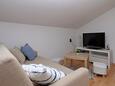 Kampor, Wohnzimmer in folgender Unterkunftsart studio-apartment, Haustiere erlaubt und WiFi.
