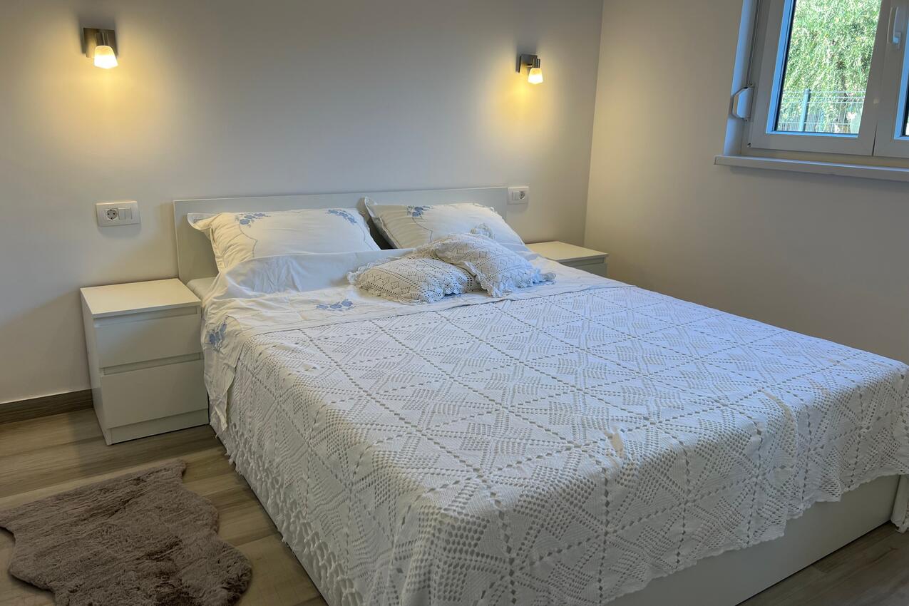 Ferienwohnungen mit Parkplatz Trogir - 24640