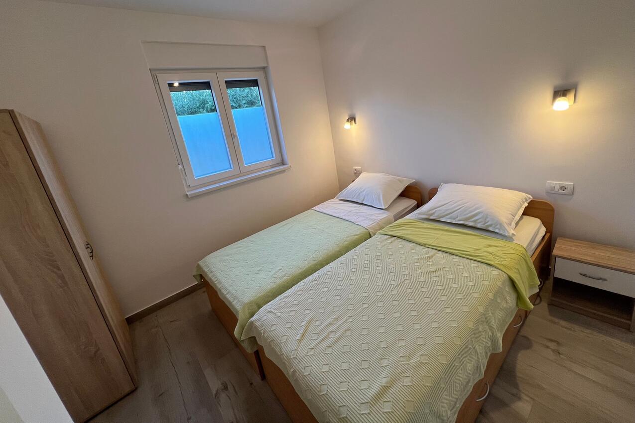 Ferienwohnungen mit Parkplatz Trogir - 24640