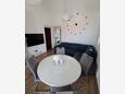 Maslenica, Living room 1 in the house, air condition available, (pet friendly) and WiFi.