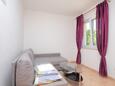 Tučepi, Wohnzimmer in folgender Unterkunftsart apartment, Klimaanlage vorhanden, Haustiere erlaubt und WiFi.