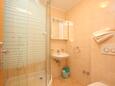 Tučepi, Bagno nell'alloggi del tipo studio-apartment, animali domestici ammessi e WiFi.