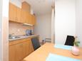 Tučepi, Cucina nell'alloggi del tipo studio-apartment, animali domestici ammessi e WiFi.