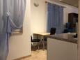 Tučepi, Sala da pranzo nell'alloggi del tipo studio-apartment, animali domestici ammessi e WiFi.