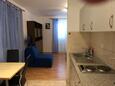 Tučepi, Cucina nell'alloggi del tipo studio-apartment, animali domestici ammessi e WiFi.